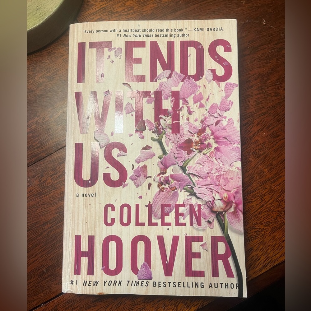 It Ends With Us - Colleen Hoover - Paperback